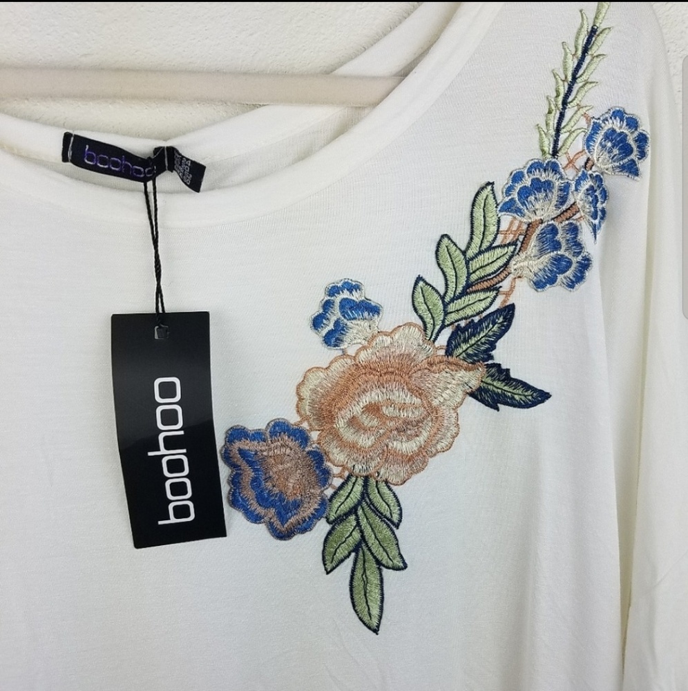 FLOWY TSHIRT w/Flowers - Kylie Floral Trim Tshirt